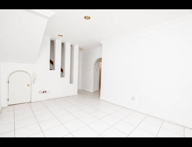 3 BEDROOM TOWNHOUSE FOR SALE IN ESSENWOOD
